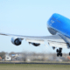 Schrikken: KLM-vliegtuig raakt stuk van romp kwijt bij opstijgen