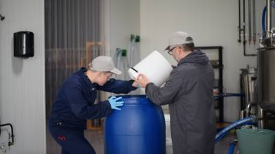 L’entreprise belge Hairborist produit deux tonnes de gel douche pour les réfugiés ukrainiens