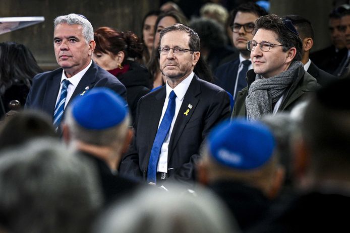 De Israëlische president Isaac (Yitzhak) Herzog in de Portugese synagoge voor de openingsceremonie van het Nationaal Holocaust Museum.