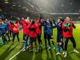 Ajax met pijn en moeite langs Willem II in kletsnat Tilburg