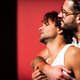 Twee voorstellingen over drugsmisbruik in de gayscene: ‘Theater is dé plek waar we het licht kunnen laten schijnen op onze donkerste impulsen’