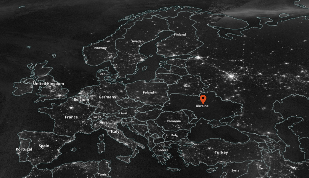 Cette image a été prise le 24 novembre 2022, un jour après une série de bombardements russes en Ukraine. Les coupures de courant ont laissé le pays dans une obscurité quasi totale.