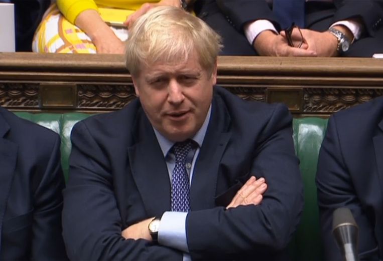 Boris Johnson zaterdag tijdens de behandeling van het amendement. Beeld AFP