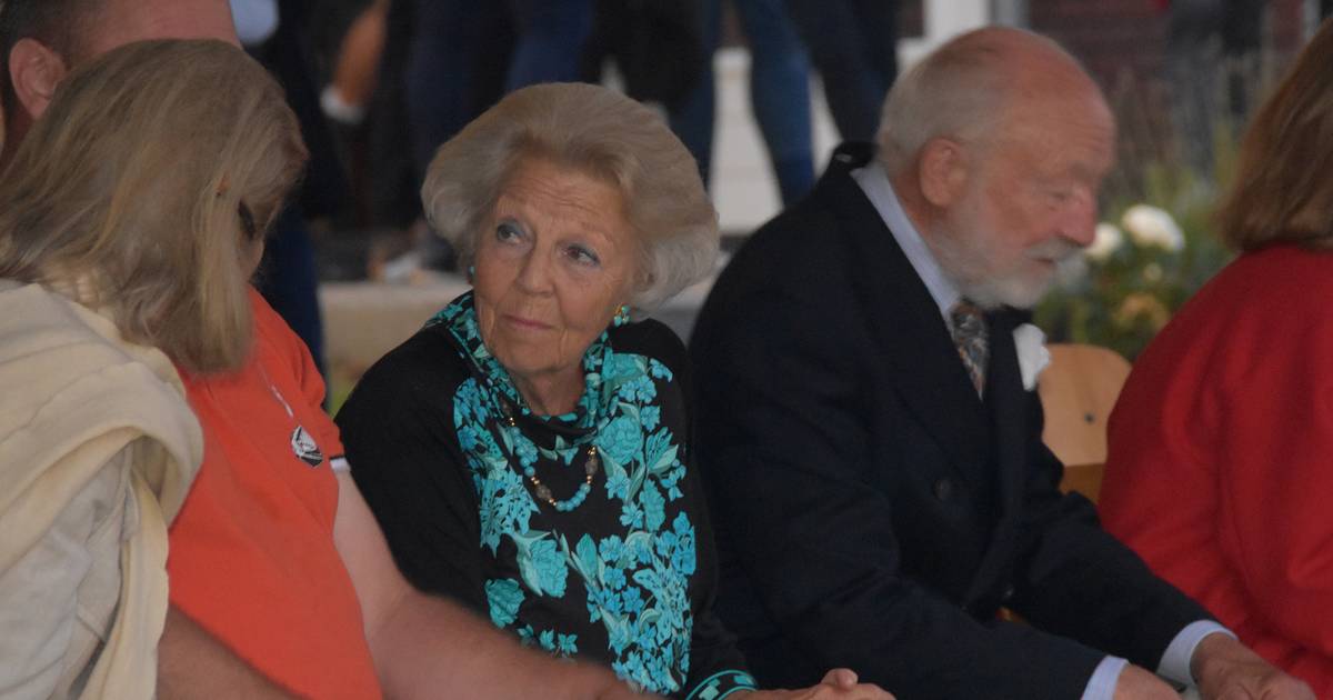 Prinses Beatrix onverwachte eregast bij gondelvaart in Belt-Schutsloot