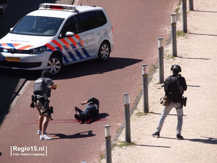 De dader werd onder meer met een taser bewerkt.