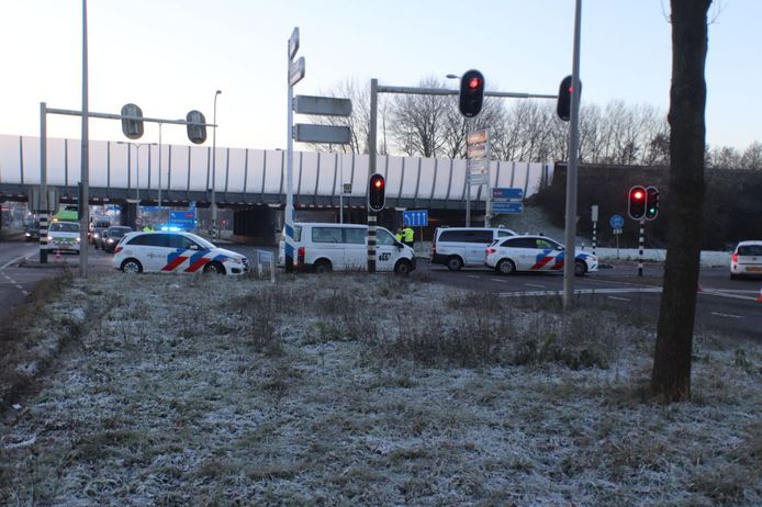 Een bestuurster van een taxibusje is vanmiddag staande gehouden wegens de verdenking van rijden onder invloed.