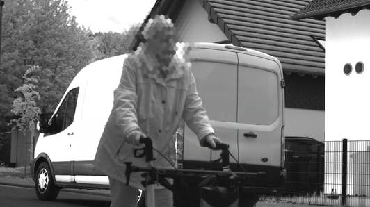 Flitsfoto van vrouw met rollator gaat viraal: “Snelste oma van Duitsland”