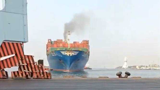 Het moment waarop dronken kapitein containerschip kade ramt