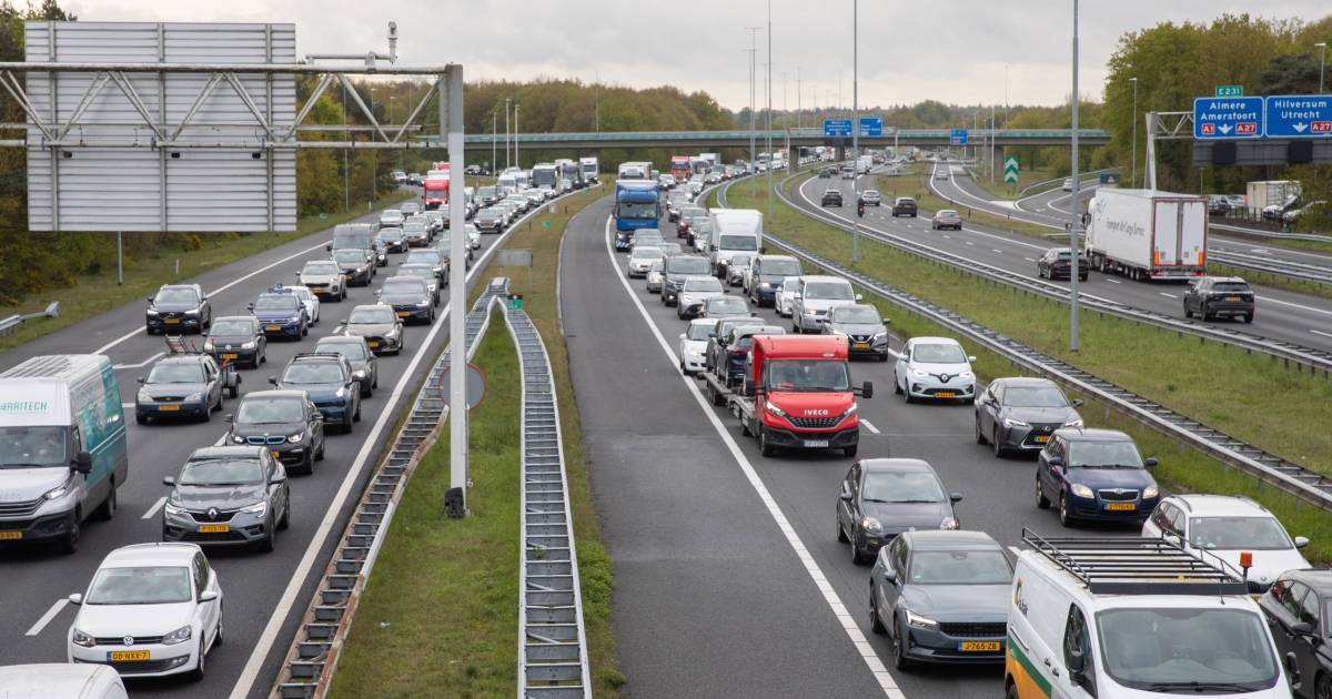 Ongeluk tussen Deventer en Apeldoorn: file en langzaam rijdend verkeer op A1.
