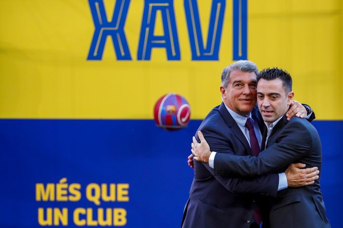 Barcelona-voorzitter Laporta met Xavi.