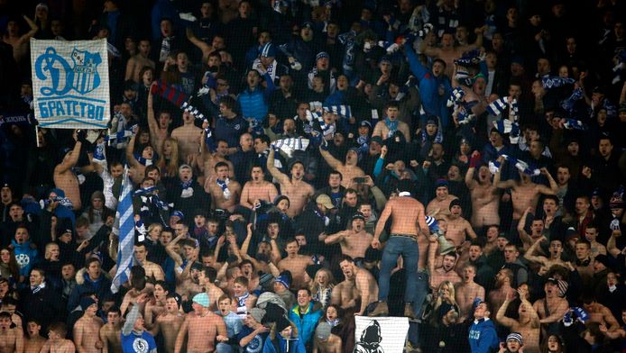 Hooligans van Dinamo Moskou vielen de Anderlechtfans aan met messen en ander wapentuig