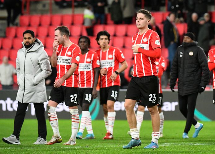 Spelers van PSV na afloop van de wedstrijd tegen Maccabi Tel Aviv.