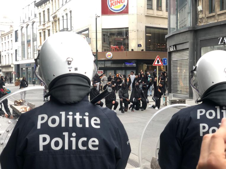 De manifestatie in Brussel vorige zondag liep uit de hand. Onze politiediensten mogen eindelijk wel wat diverser, vindt Yüksel. Beeld Yassin Akouh