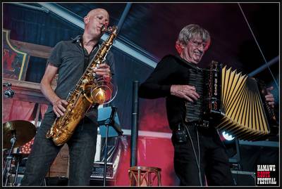 Zydeco-muzikant Jo van Strien (80): ‘Zolang ik mijn riedels kan maken, speel ik door’