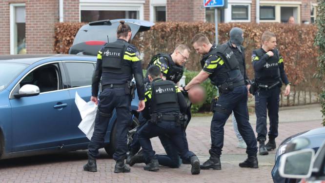 Moordlustige oud-commando schiet medebewoner dood en probeert collega op fiets te vermoorden
