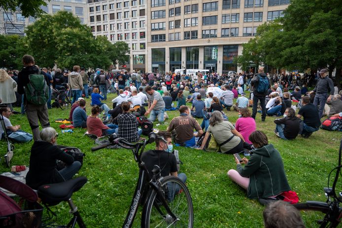 Verschillende manifestanten verzamelden zich bij de Leipziger Platz in Berlijn. (28/08/2021)