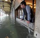 Situatie in Venetië opnieuw kritiek: San Marcoplein afgesloten voor toeristen