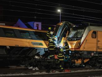 Vier doden en 23 gewonden na botsing sneltrein en goederentrein in Tsjechië