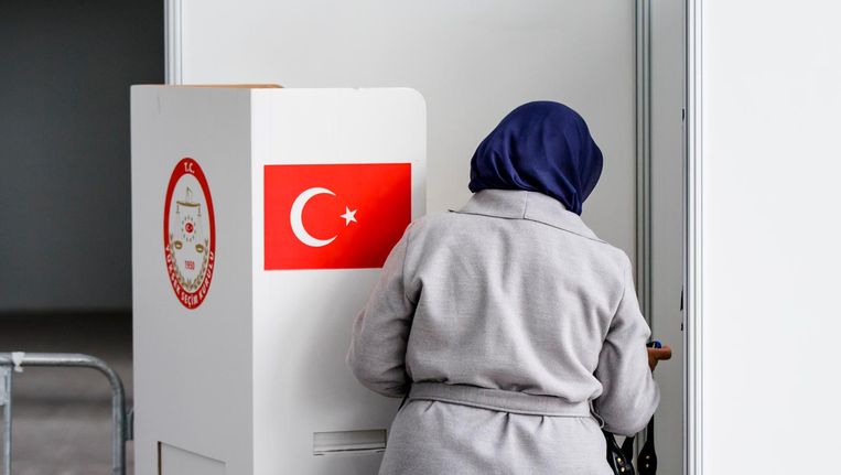 Stemgerechtigde Turken kunnen onder meer stemmen in Den Haag. Beeld anp