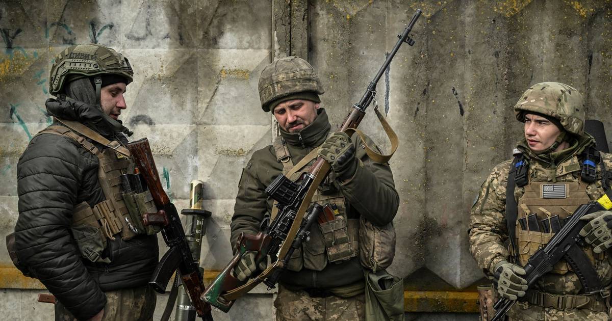 Украинские солдаты недоумевают, за что они воюют в Башмуте: «Я никогда не видел, чтобы столько людей шло прямо под град пуль и умирало» |  Украина и Россия война