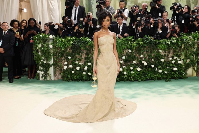 Kim Kardashian et sa taille de guêpe, Tyla couverte de sable: retour en ...