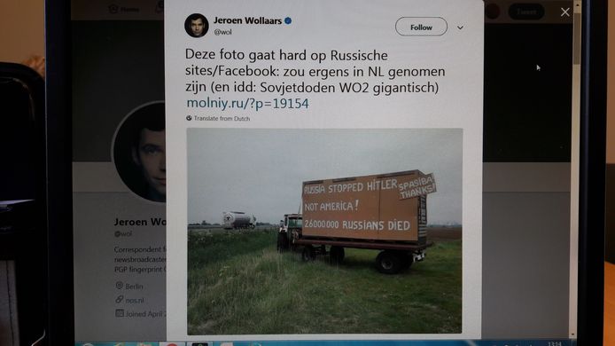 NOS-correspondent Jeroen Wollaars twitterde in 2017 over het eerste pro-Russische billboard van Hugo Jansen langs de A4 bij Ossendrecht. De tekst luidde: 'Russia stopped Hitler. Not America! 26.000.000 Russians died. Spasiba! Thansk!'