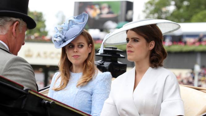 Prinsessen Eugenie en Beatrice zijn in ongenade gevallen: “Zelfs de aankondiging van haar zwangerschap was veelzeggend”