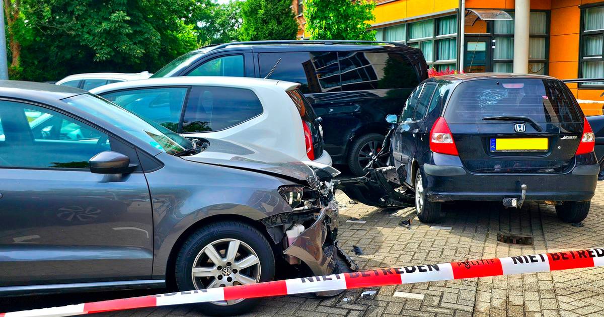 Bam! Een botsing en wéér keert de verzekeraar geld uit. Totdat duo eindelijk tegen de lamp loopt.