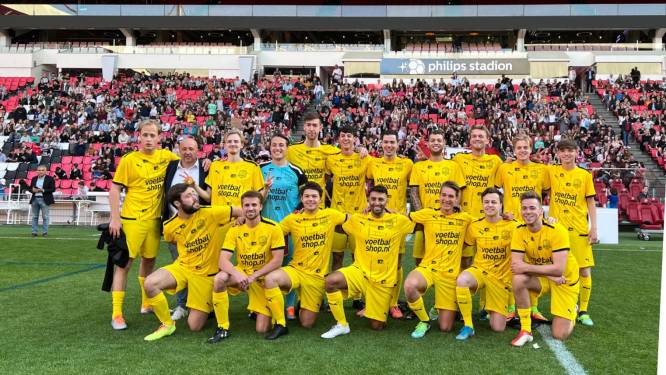 Enzo Knol en Mart Hoogkamer komen voetballen in Helmond: ‘We zijn een stel matige voetballers’