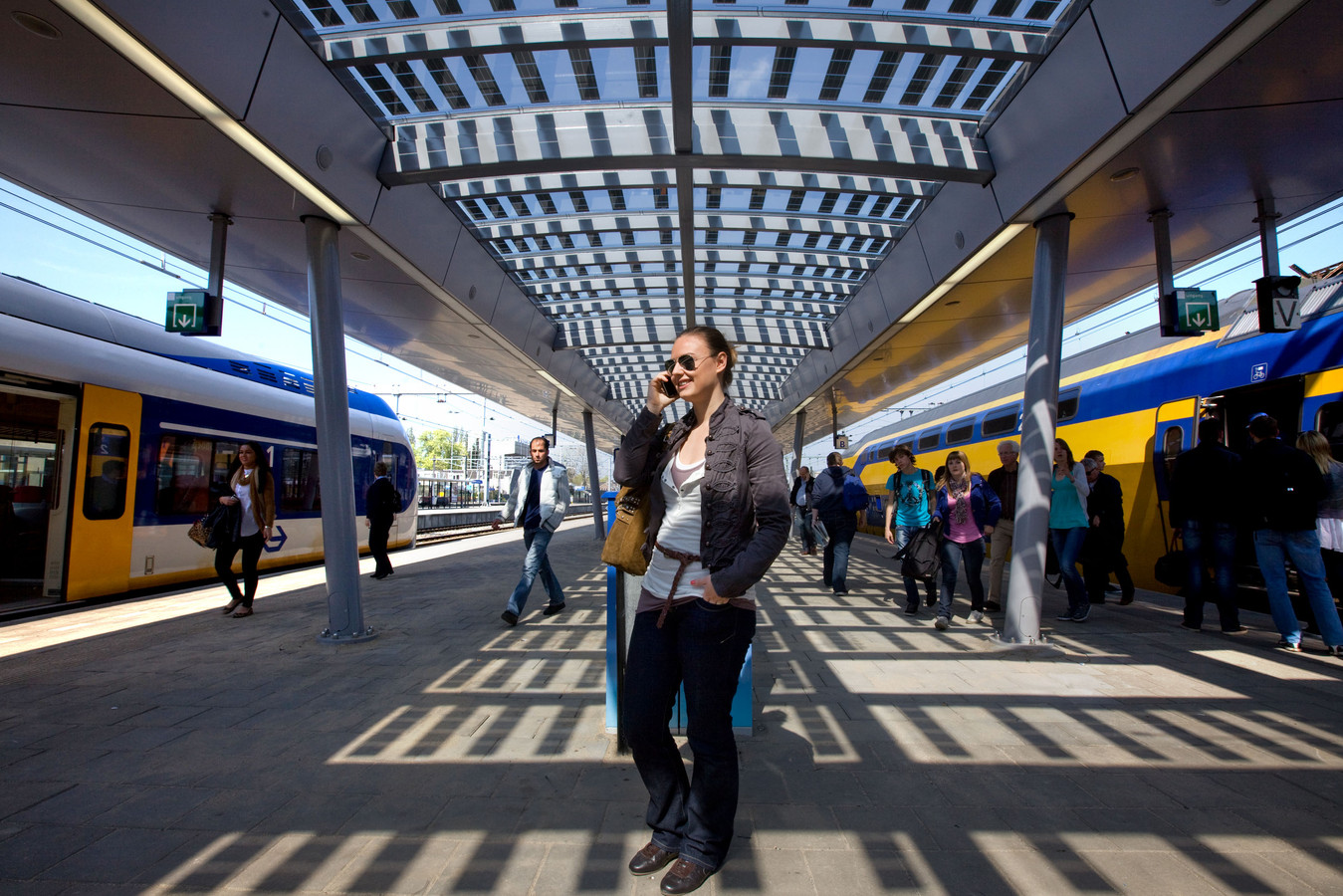 Op de perronkappen van station Utrecht Centraal liggen al geruime tijd zonnepanelen