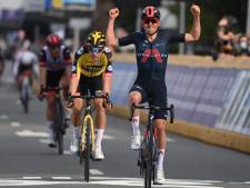 Pidcock verrast topfavoriet Van Aert in Brabantse Pijl, Schelling knap vierde