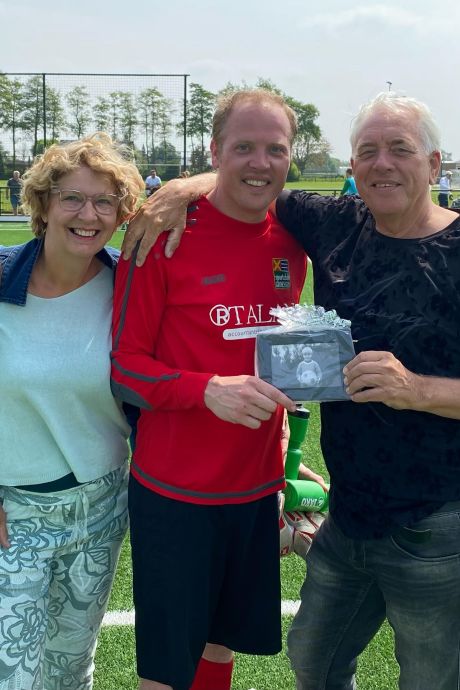 Ouders supporten zoon Rens bij zijn afscheid in Groessen en Duivens dansjeugd is Europees kampioen