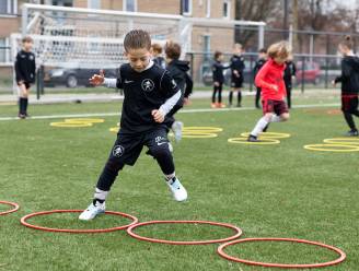 Jayden is pas 6 jaar, maar vier topclubs vechten al om zijn handtekening: ‘Nog nooit meegemaakt’ 