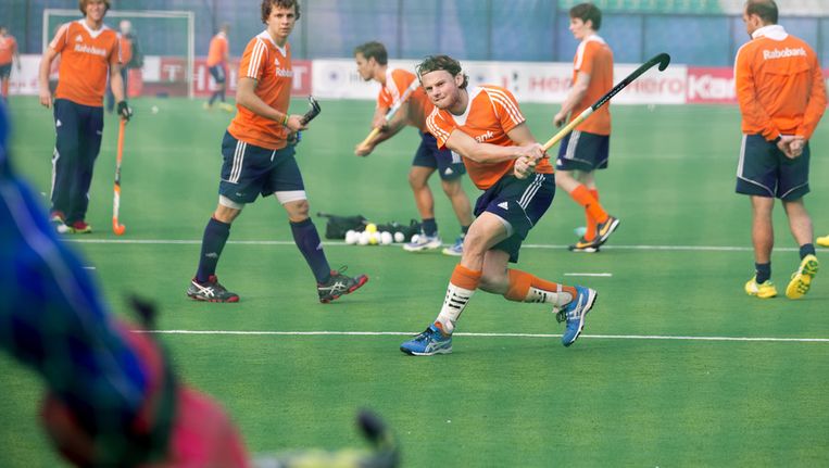 Bob de Voogd van het Nederlands hockeyteam in actie tijdens de training, een dag voor de finaleronde van de Hockey World League tegen Argentinie. Beeld anp