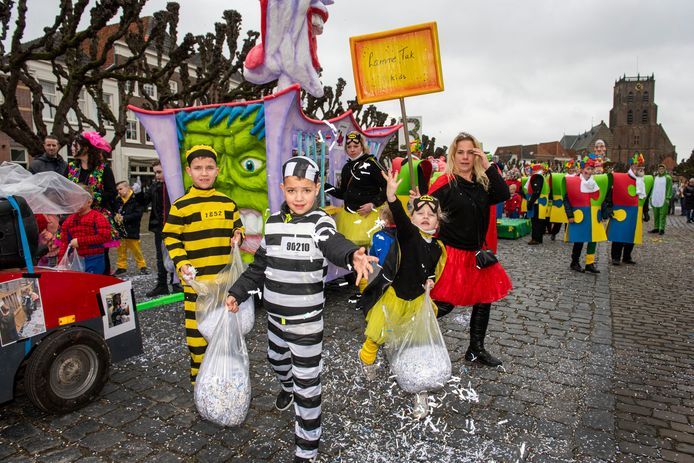 De optocht afgelopen carnaval in Potteschijterslaand (Geertruidenberg).