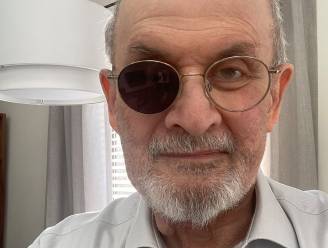 Salman Rushdie heeft nog altijd moeite met schrijven door aanslag: “Ik heb me al beter gevoeld”