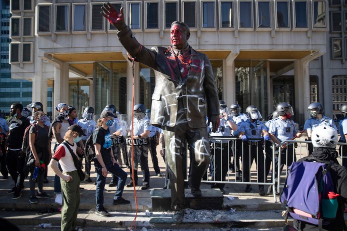 Het gevandaliseerde beeld van Frank Rizzo in de Amerikaanse stad Philadelphia.