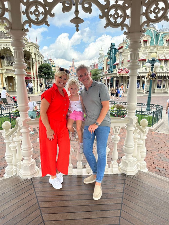 Lindsey also came to Disneyland Paris.