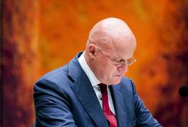 Grapperhaus mag blijven na rel rond bruiloft, Rutte staat pal achter minister