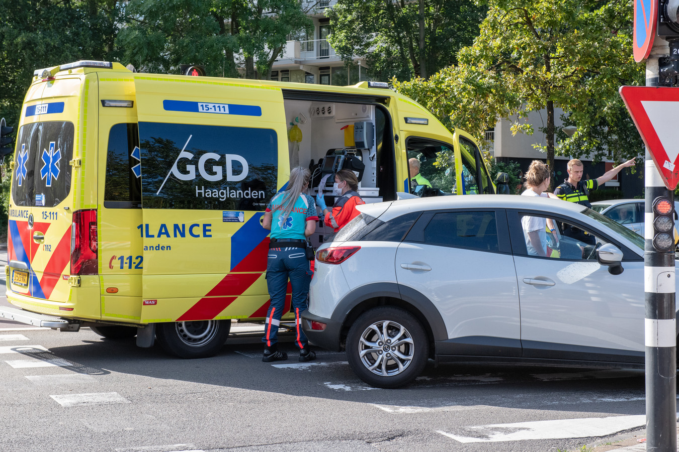 Voetganger Ernstig Gewond Na Aanrijding Auto Foto AD nl