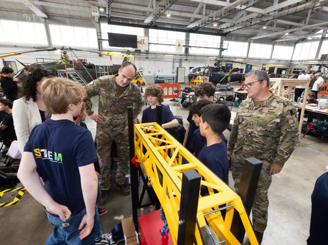 Een kraan bouwen tussen legerhelikopters: STEM-Tornooi Youth vindt voor het eerst plaats op Koninklijke School voor Onderofficieren