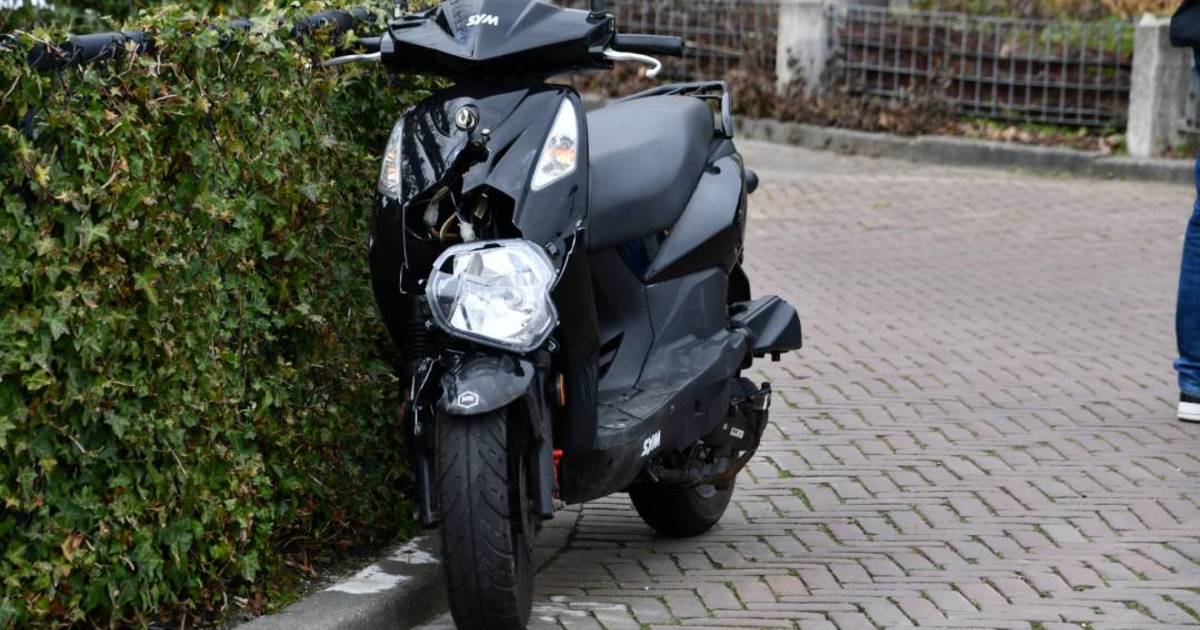 Scooterrijder gewond bij botsing met auto in Vlissingen.
