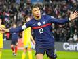 Kilian Mbappé juicht na zijn derde treffer tegen Kazachstan.