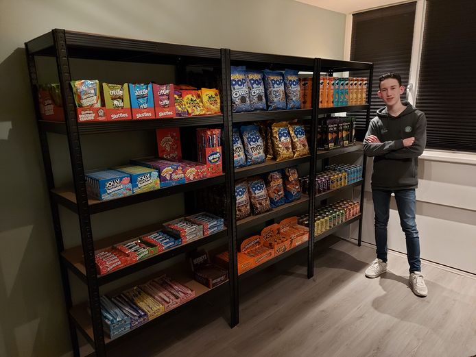 Luca van Baal (14) uit Oosterhout is een webshop gestart waarin hij Amerikaans snoep verkoopt.