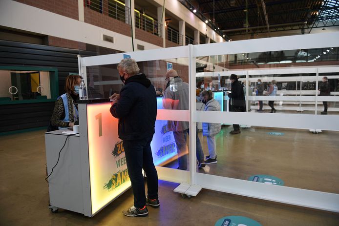 Het vaccinatiecentrum in de Brabanthal draait weer op een hogere capaciteit.