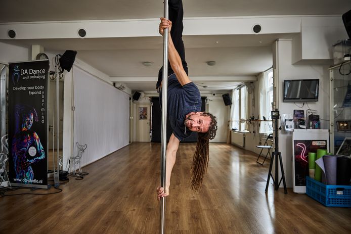 Voorman Van Viruswaanzin Voorspelt De Revolutie Vanuit Zijn Dansstudio Rotterdam Ad Nl