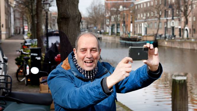Jan Willem laat vooral de leuke en kneuterige dingen in Schiedam zien: ‘Ik duik overal op’