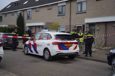 Drie gewonden bij steekpartij ‘van wie twee ernstig’, veel emoties in de straat