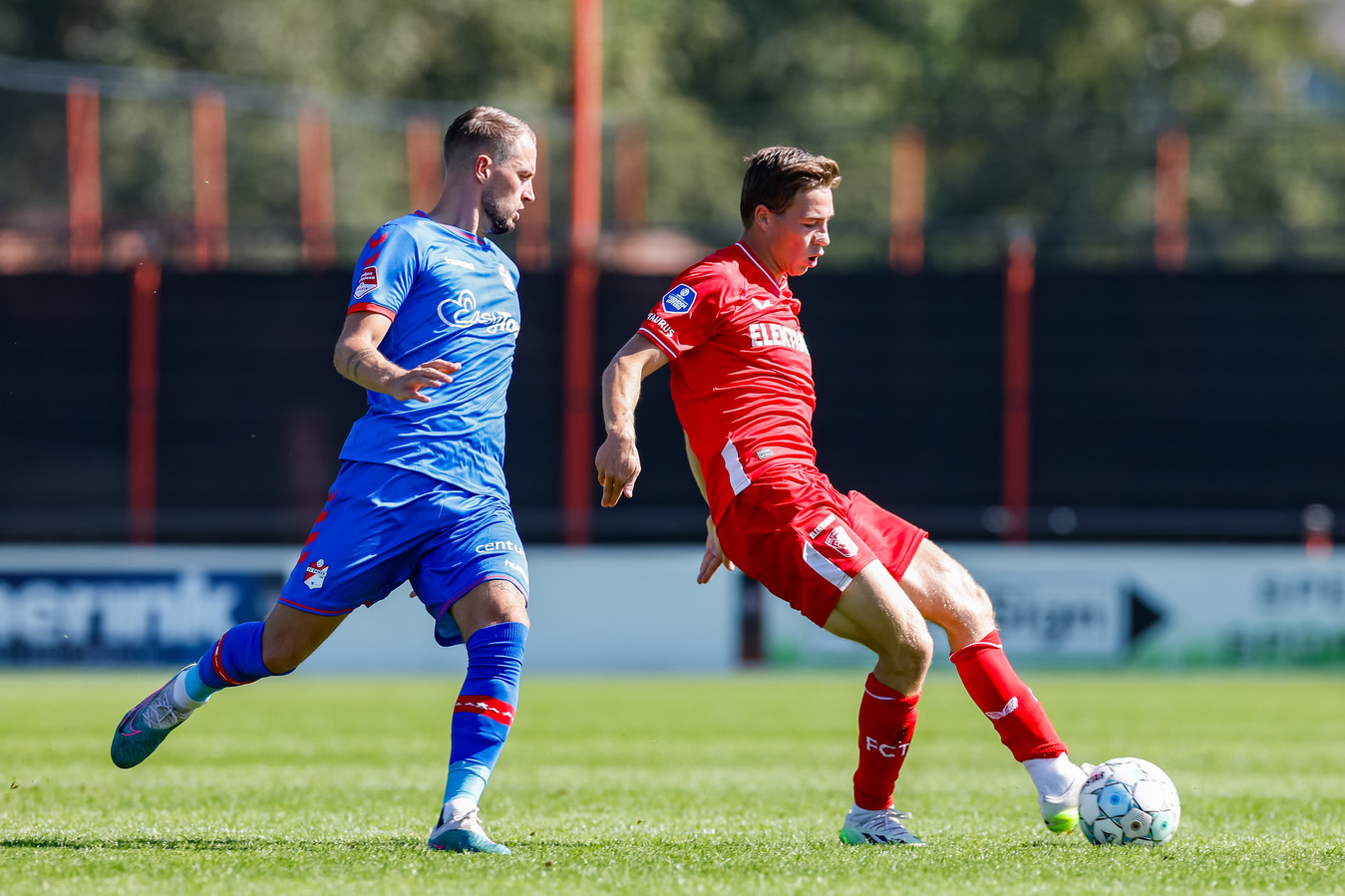 FC Twente verliest oefenduel van FC Emmen bij officieus debuut Carel