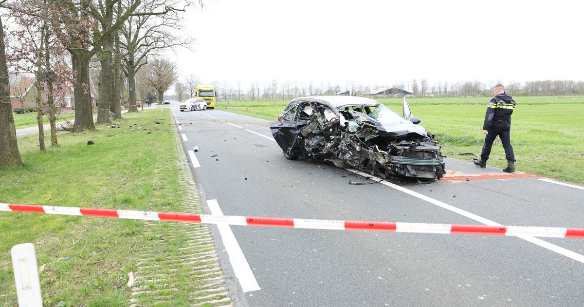 Ernstig ongeval in Geesteren, bestuurder met spoed naar ziekenhuis.